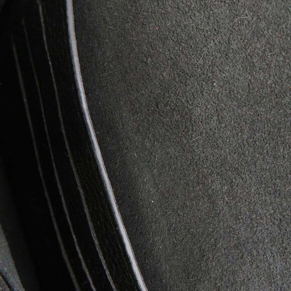 Louis Vuitton My LockMe Leather Shoulder Bag - Picture 9 of 13